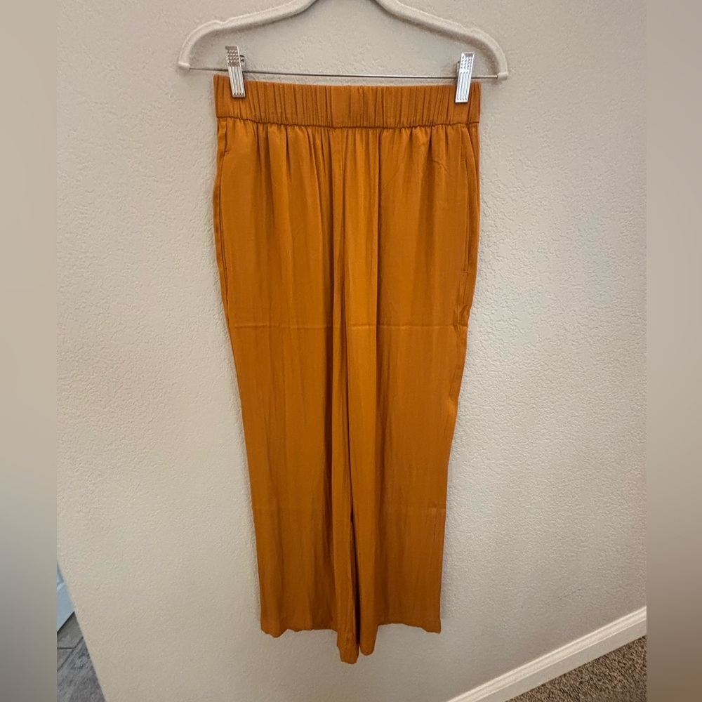 Ann Taylor flowy pull-on pants